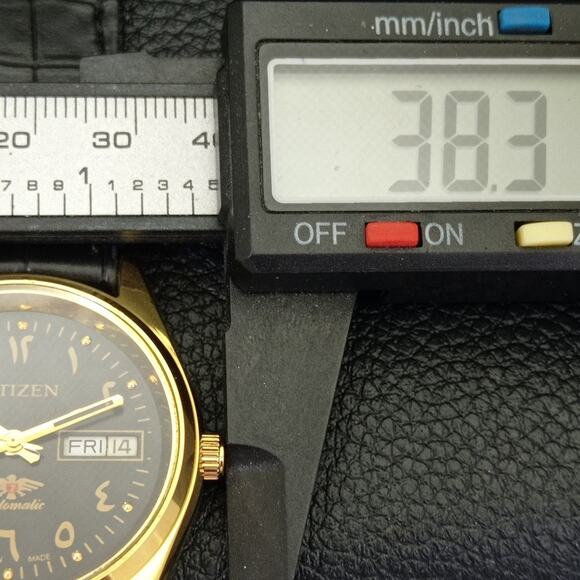 Vintage 1992 Citizen Arabic Automatic Mens Gold Watch W/daydate & Black accents - Picture 7 of 10